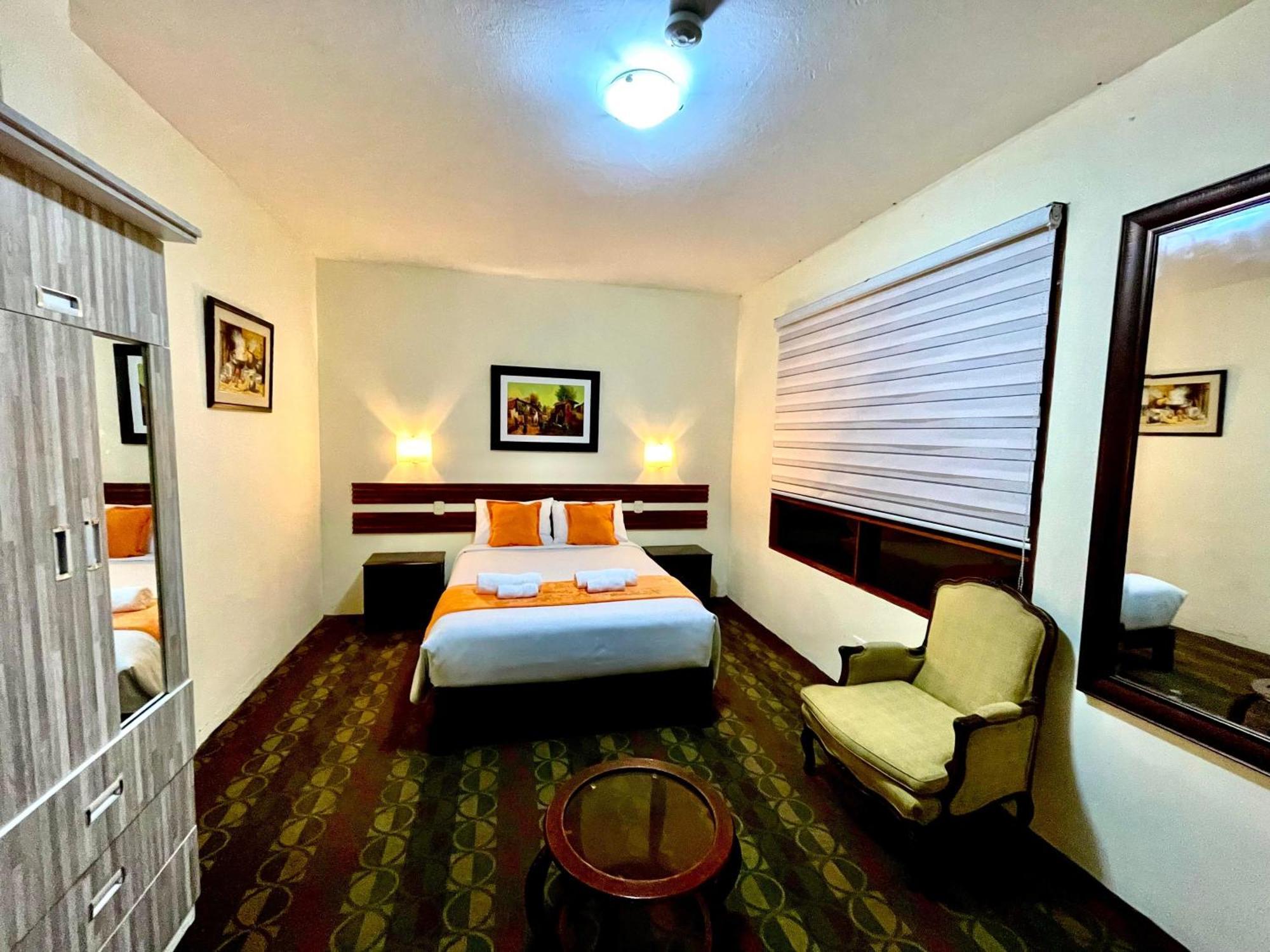 Miraflores Inn