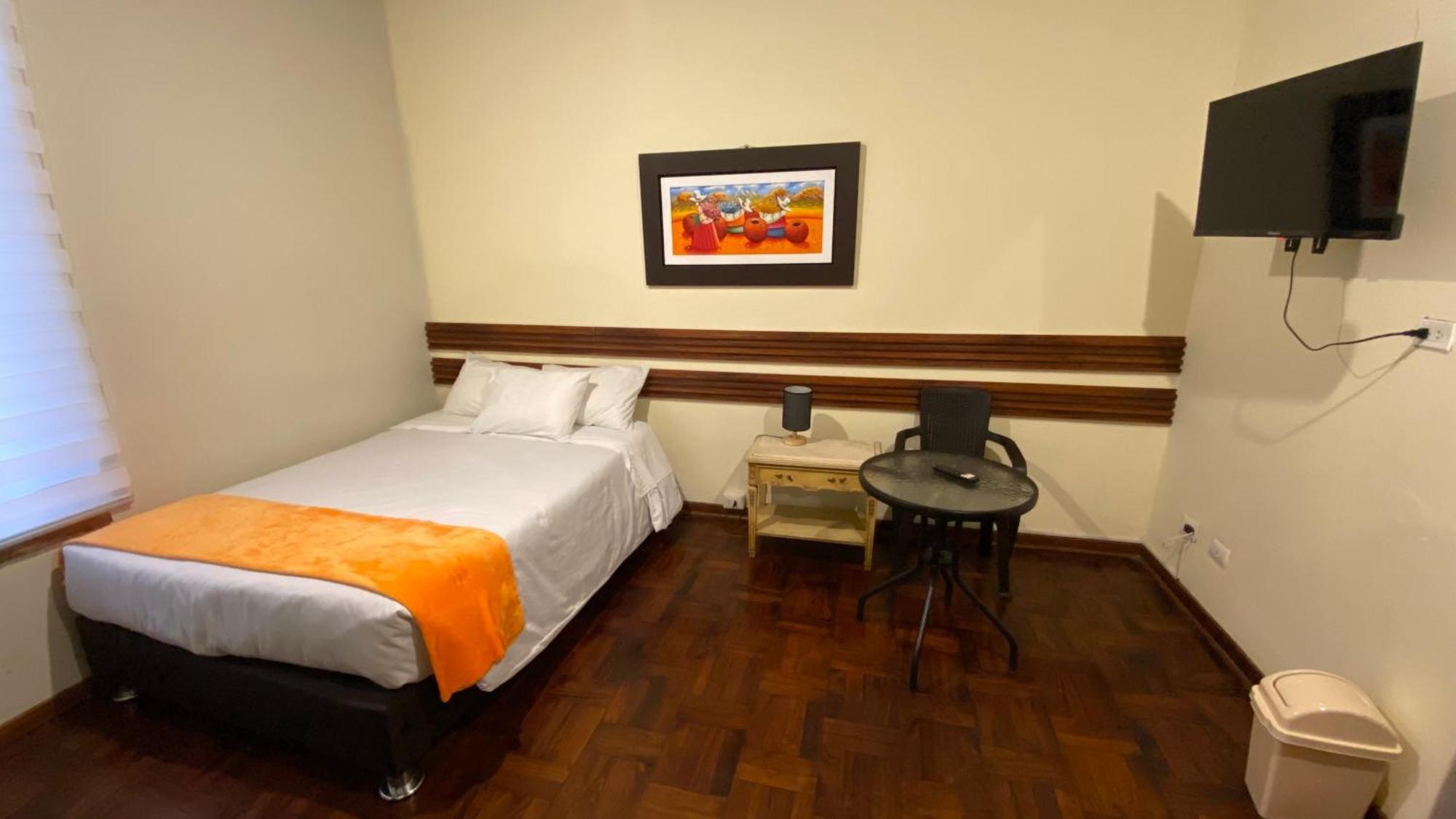 Miraflores Inn *